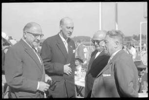 Iffezheim: 100 Jahre [Rennbahn] Iffezheim, im Gespräch, Bürgermeister Dr. Holdermann, Markgraf von Baden, Oberbürgermeister Dr. Schlapper, Regierungspräsident Dichtel