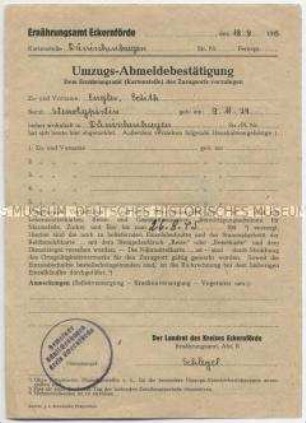 Bescheinigung über die Abmeldung beim Ernährungsamt wegen eines Umzuges - Personenkonvolut