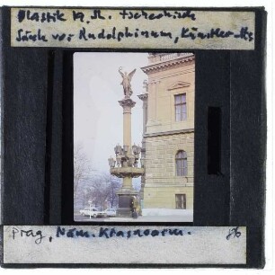 Prag, Rudolfinum,Prag, Rudolfinum, Laterne mit korinthischer Säule und Victoria-Skulptur