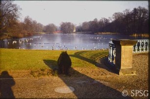 Berlin, Schlossgarten Charlottenburg, Karpfenteich, Blick auf Belvedere.