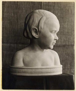 Kinderbüste Helene Biermann : Kinderbüste Helene Biermann. Marmor (1914; M. Molitor)