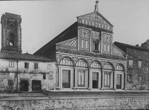 Florenz, S. Miniato al Monte, Aussenansicht der Hauptfassade von Westen