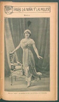 Modas - Traje de "soirée", de muselina de seda rosa bordada [...] - [Fotografía] : Para la niña y la mujer