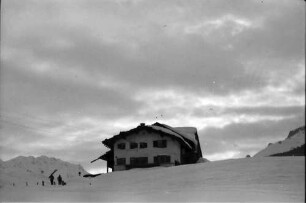 Riezlern: Bauernhaus vor Abendhimmel bei Riezlern