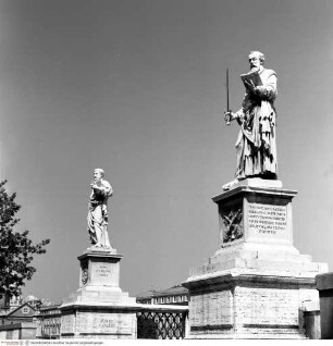Statuen der Apostel Petrus und Paulus