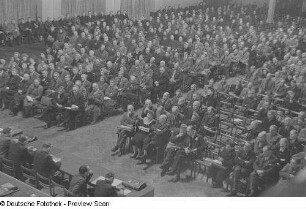 Publikum der Veranstaltung "Helft der Jugend schafft Lehrstellen"