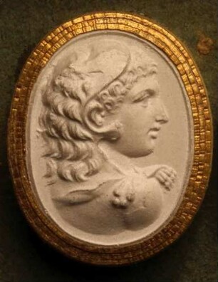 Profilkopf der Omphale, mit der Löwenhaut bekleidet (Daktyliothek, Erstes Mythologisches Tausend)