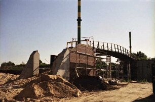 Bahnhof Gartenholz: Fußgängerbrücke im Bau, 20. August 2009