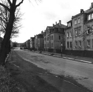 Dresden-Kaitz. Boderitzer Straße. Blick nach Westen mit Wohnhäusern Nr. 76, 74, 72 und 70. Straßenansicht