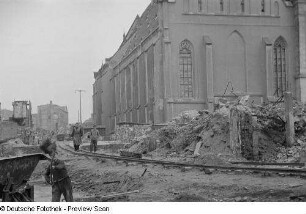 Aufräumarbeiten an der Paulinerkirche