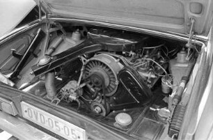 In Ostrava mit Motorraum eines Tatra 613