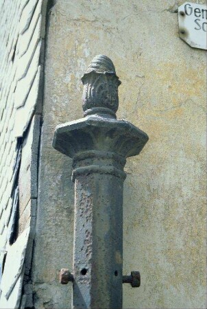 Gusseisenmast, verziert