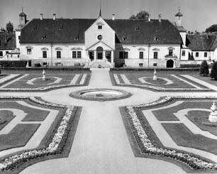 Schleißheim (Oberschleißheim). Neues Schloss. Schloßpark (1701/1726; E. Zuccalli) mit Blick zum Alten Schloß