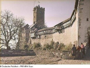 Eisenach. Wartburg, Blick auf den Elisabethengang und Bergfried