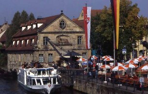 Bamberg - Schiff auf der Regnitz : Schiff am Ufer der Regnitz. Aufgenommen in Bamberg, ca. 2001