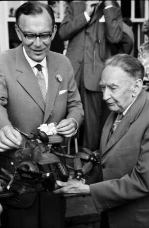 Nobelpreisträgertagung 1960 Mediziner; Maikäferrede: Graf Lennart Bernadotte, Hans v. Euler-Chelpin