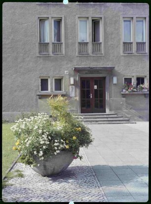 Eingang des Seniorenheims der Vivantes Hauptstadtpflege Jungfernheide