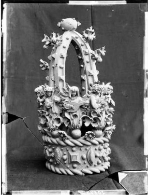 Breisach Sankt Stephansmünster Hochaltar (1523/1526) Mittelschrein Marienkrönung, Marias Krone