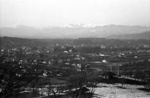 Campulung: Blick auf Campulung und Schneeberge