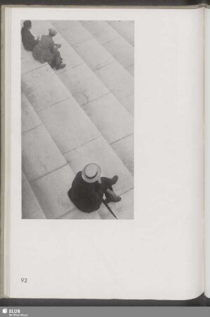 In der Mittagssonne auf den Stufen zur Brühlschen Terrasse