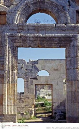 Qala^BJt Sema^BJn & Qala^BJt Sima^BJn, Ostbasilika, Südfassade