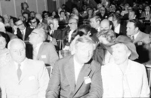 22. Tagung 1972 Mediziner: (überbelichtet) 1. Reihe: Granit, K. Tizian, Frau Steurer; 2. Reihe: Ehepaar Sir John C. Eccles