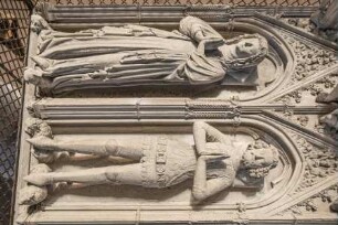 Doppelgrabmal von Graf Gerhard I. von Jülich-Berg und seiner Gemahlin Margarethe von Berg und Ravensberg — Bildnisse der Verstorbenen von Blendarchitektur gerahmt