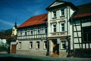 Gasstätte mit prächtigem Mittelerker, Dreiecksgiebel; Fachwerk mit Thüringer Leiter