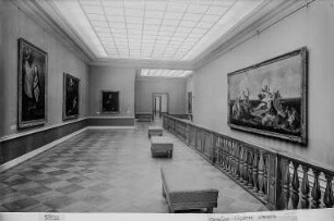 Gemäldegalerie, zweites Obergeschoss, Mittelraum (Raum 209) mit Treppenaufgang