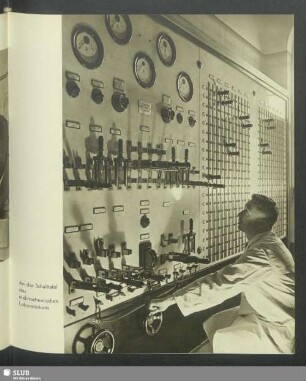 An der Schalttafel des elektrochemischen Laboratoriums