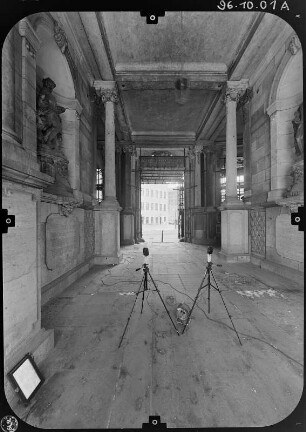 Dresden-Altstadt. Zwinger (1709-1728, M. D. Pöppelmann). Glockenspielpavillon. Innenansicht