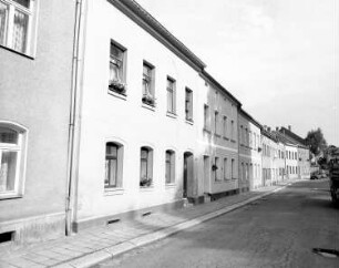 Schöneck, Forststraße 7/13. Wohnhäuser. Straßenansicht