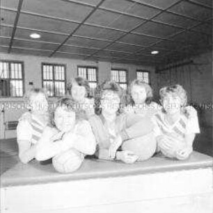 Frauen im Bezirk Suhl (Thüringen): Frauensportgruppe auf dem Land