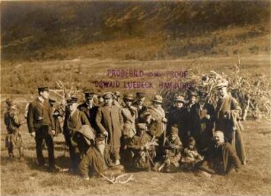 Tromsø/ Norwegen: Gruppenbildnis in einem Samenlager