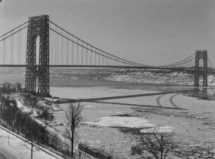 George-Washington-Brücke über den Hudson River im Winter