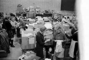 Pfennig-Basar des Internationalen Frauenclubs in der Nancyhalle