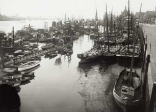Hamburg, Hafen : Hamburg, Norderelbe und Fleischereihafen Altona bei Ebbe. Blick nach Westsüdwesten