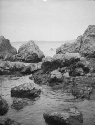 Insel Sado (Sado-shima) : Felsbrocken an der Westküste