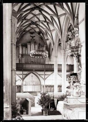 Katholische Stadtpfarrkirche; Innenraum von Westen vor der Restaurierung