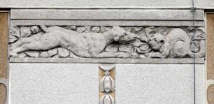 Heiligkreuz-Schule — Relief