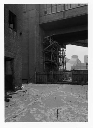 Industrie-Kraftwerk. Bauarbeiten an der Bunkerbrücke : Lauta (Niederlausitz). Industrie-Kraftwerk. Bauarbeiten an der Bunkerbrücke