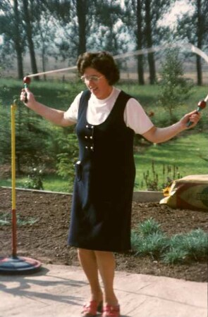 Frau mit Springseil
