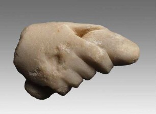 Rechte Hand mit Gegenstand