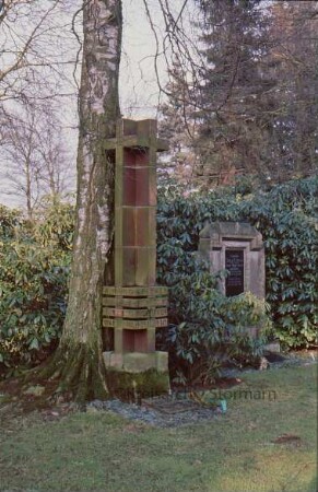 Hamburger Straße: Friedhof: Grabstein