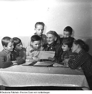 Junge Pioniere in Pirna; Witwe Paul Gruner in 31. Oberschule