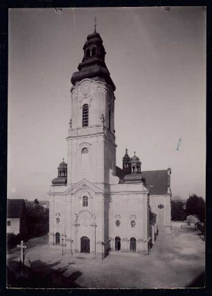 Laurentiuskirche, Groß-Strehlitz: Eingangsfassade