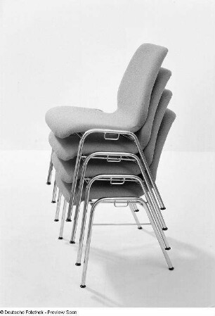 Stapelstuhl (Modell 300 A) : Vier Stapelstühle (1976; Einkaufs- und Liefergenossenschaft des holzverarbeitenden Handwerks Dippoldiswalde)