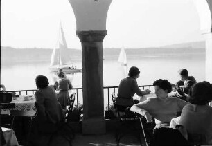 Mettnau: Kaffee auf der Mettnau mit See