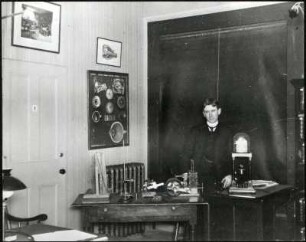 [Robert M. Yerkes with chronoscope in his Harvard room]
