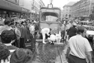 Unfall mit Todesfolge zwischen Fahrradfahrer und Straßenbahn in der Kaiserstraße